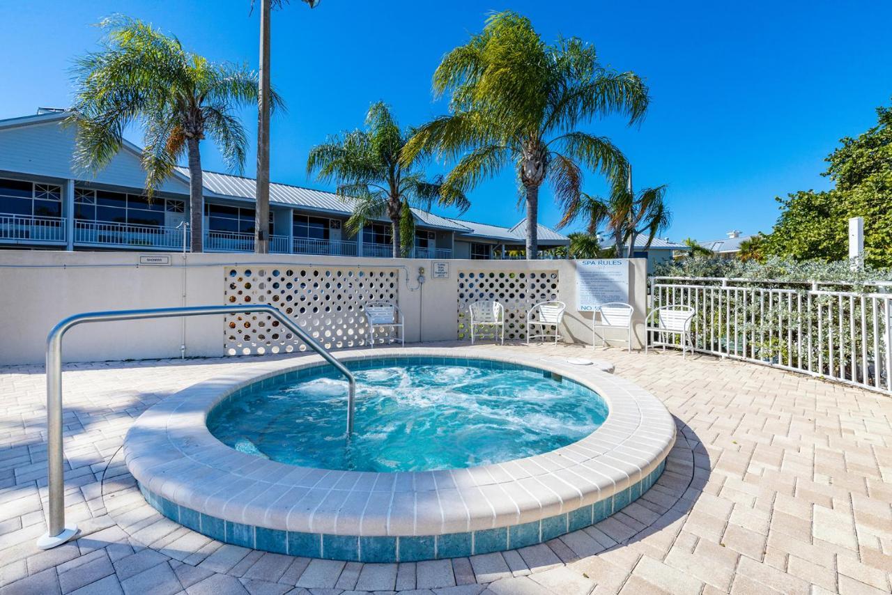 Where The Dolphins Play! Apartment *